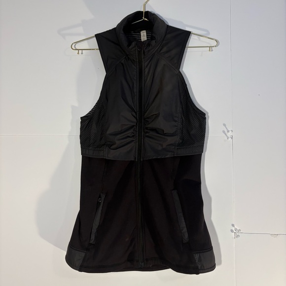 lululemon athletica Jackets & Blazers - lululemon athletica women’s Black Kanto Catch me black Vest size 4